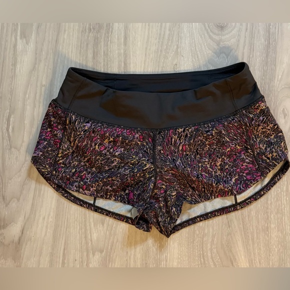 Lululemon Speed Up Low-Rise Short 2.5” Topography Multi Graphite Grey Size 4 - Picture 6 of 9